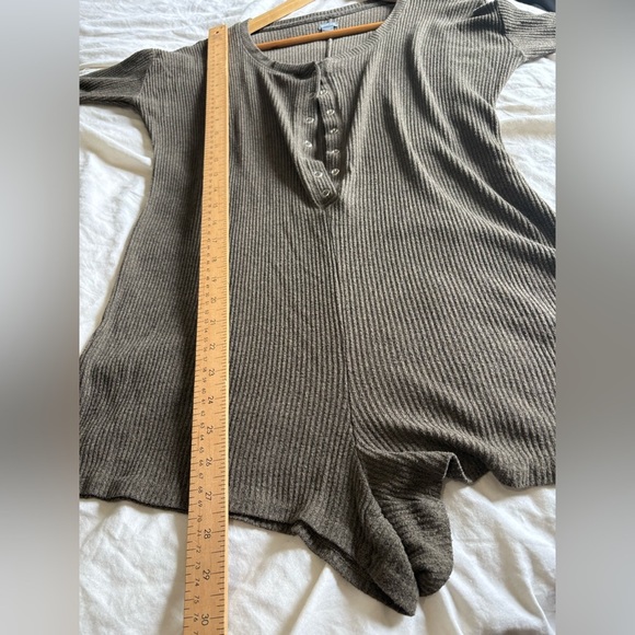 Aerie green ribbed Henley long sleeve shorts onesie romper XS oversized - Picture 5 of 10